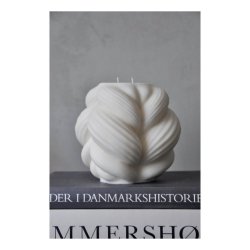 Swirl twisted candle