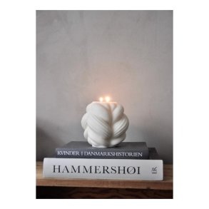 Swirl twisted candle